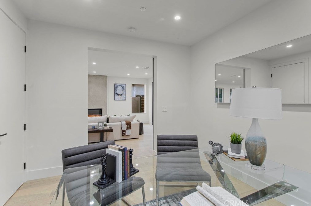 3560 Greenwood Ave, Los Angeles CA  90040-3319 exterior