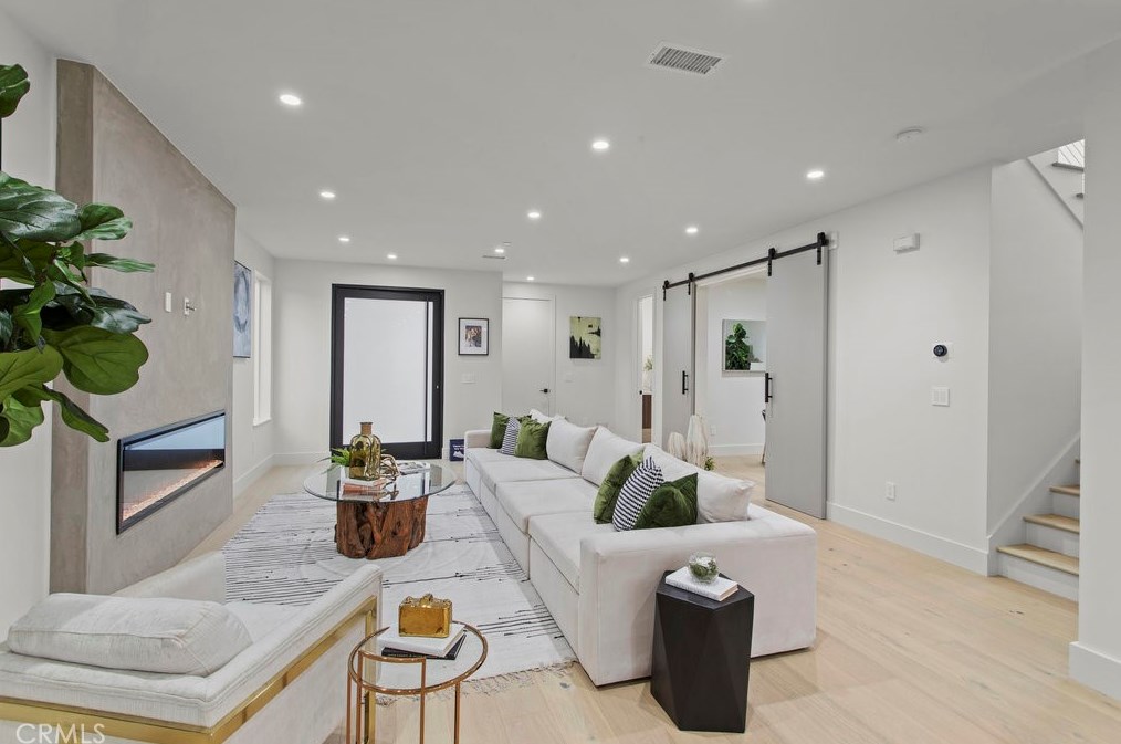 3560 Greenwood Ave, Los Angeles CA  90040-3319 exterior