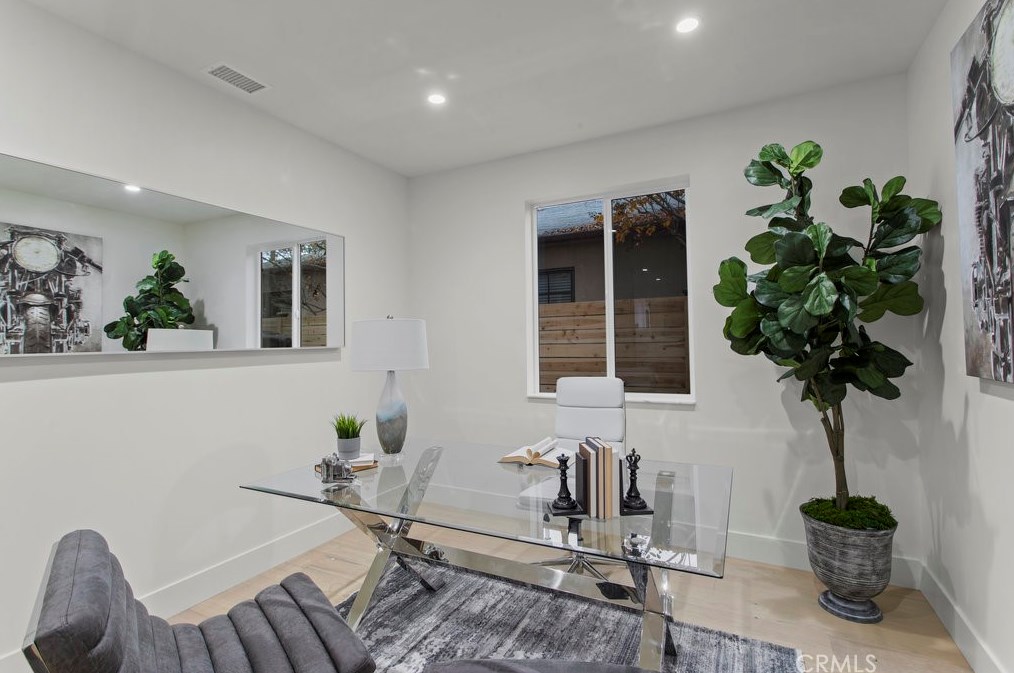 3560 Greenwood Ave, Los Angeles CA  90040-3319 exterior