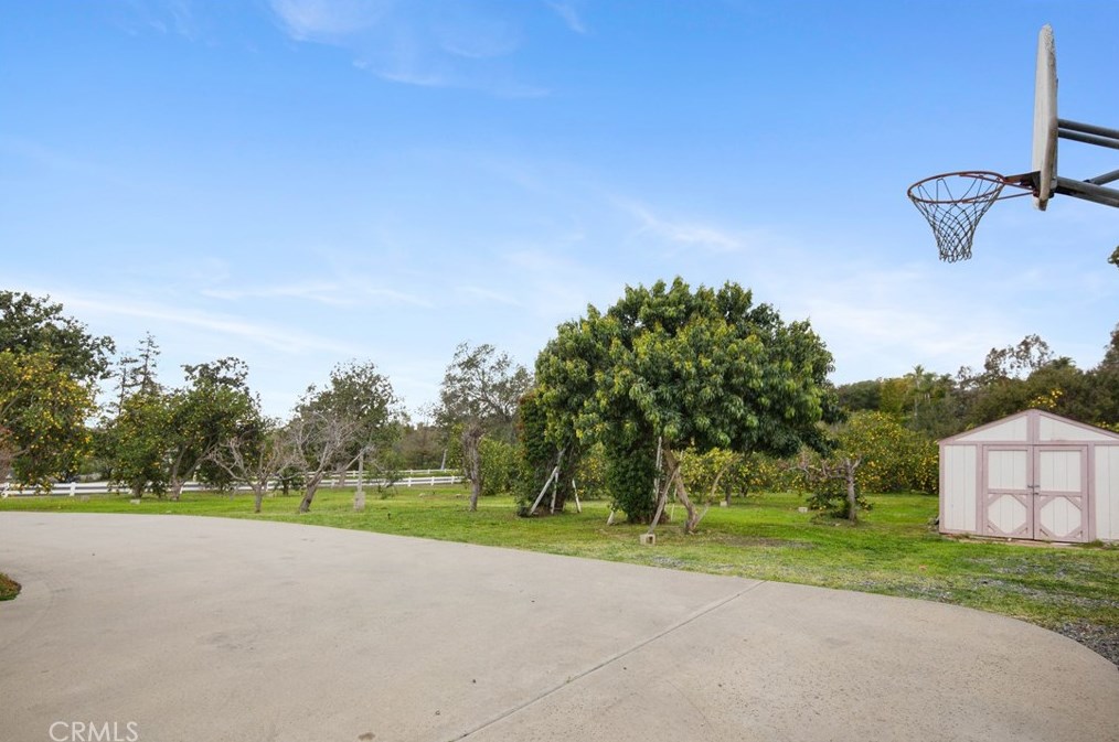 408 Tumble Creek Ln, Fallbrook CA  92028-2543 exterior