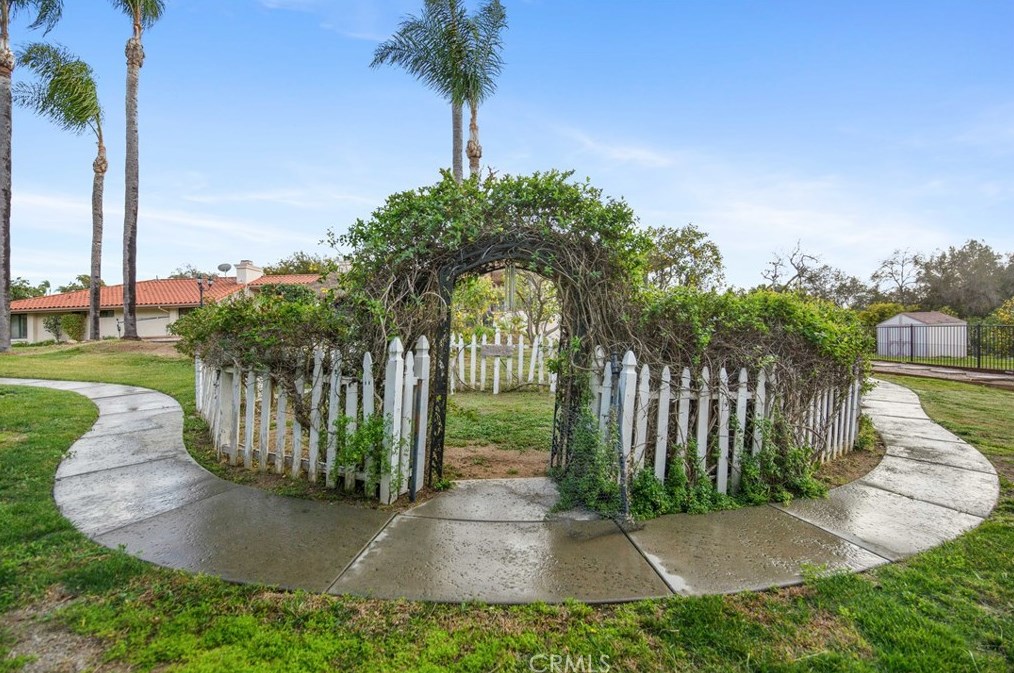 408 Tumble Creek Ln, Fallbrook CA  92028-2543 exterior
