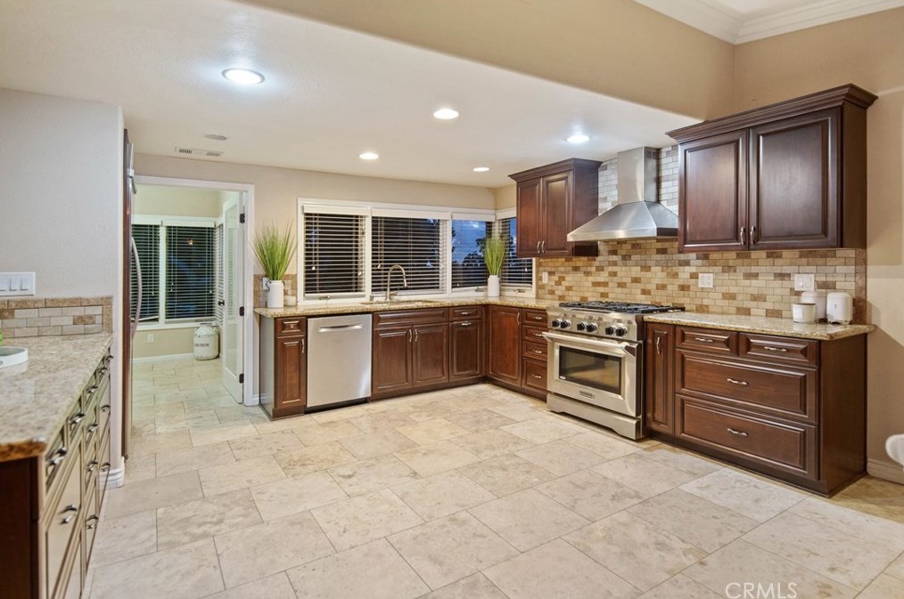 408 Tumble Creek Ln, Fallbrook CA  92028-2543 exterior