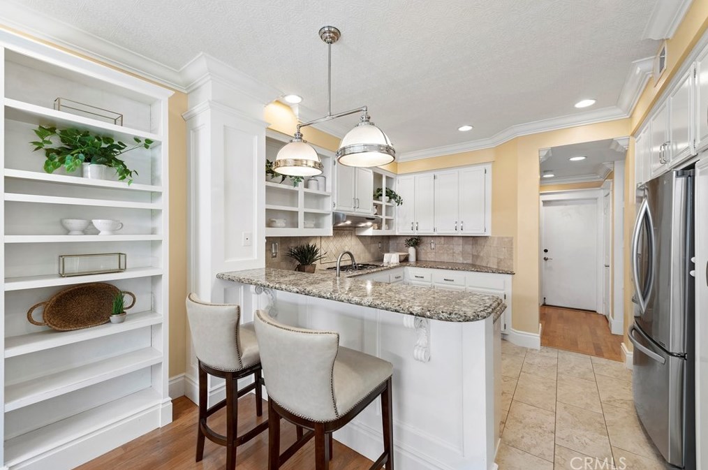 66 Oakcliff Dr, Laguna Beach CA  92677-5650 exterior