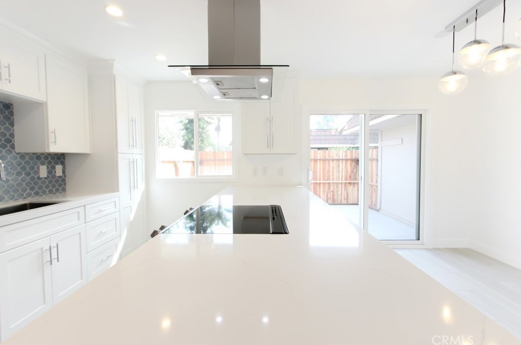 23390 El Reposa, Laguna Beach CA  92656-1104 exterior