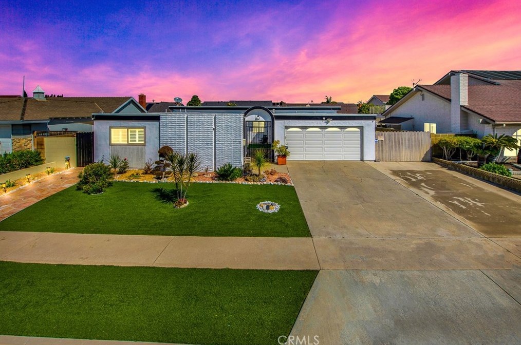 8681 Palos Verdes Ave, Westminster CA  92683-7259 exterior