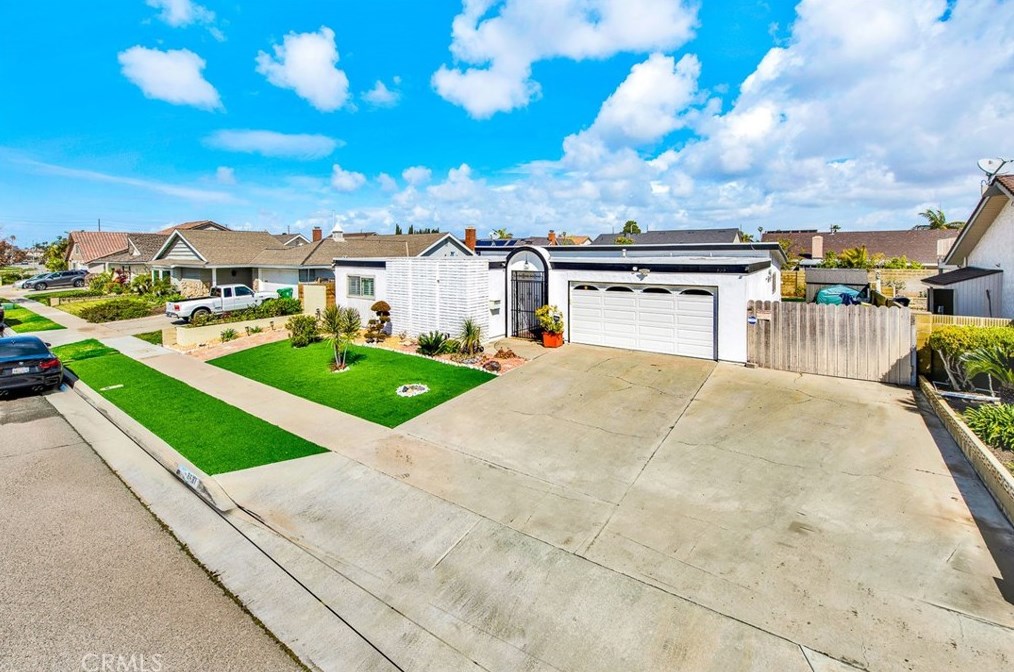 8681 Palos Verdes Ave, Westminster CA  92683-7259 exterior