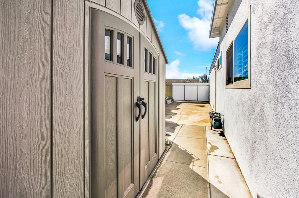 8681 Palos Verdes Ave, Westminster CA  92683-7259 exterior