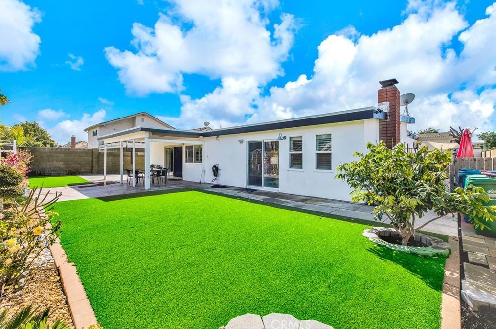 8681 Palos Verdes Ave, Westminster CA  92683-7259 exterior