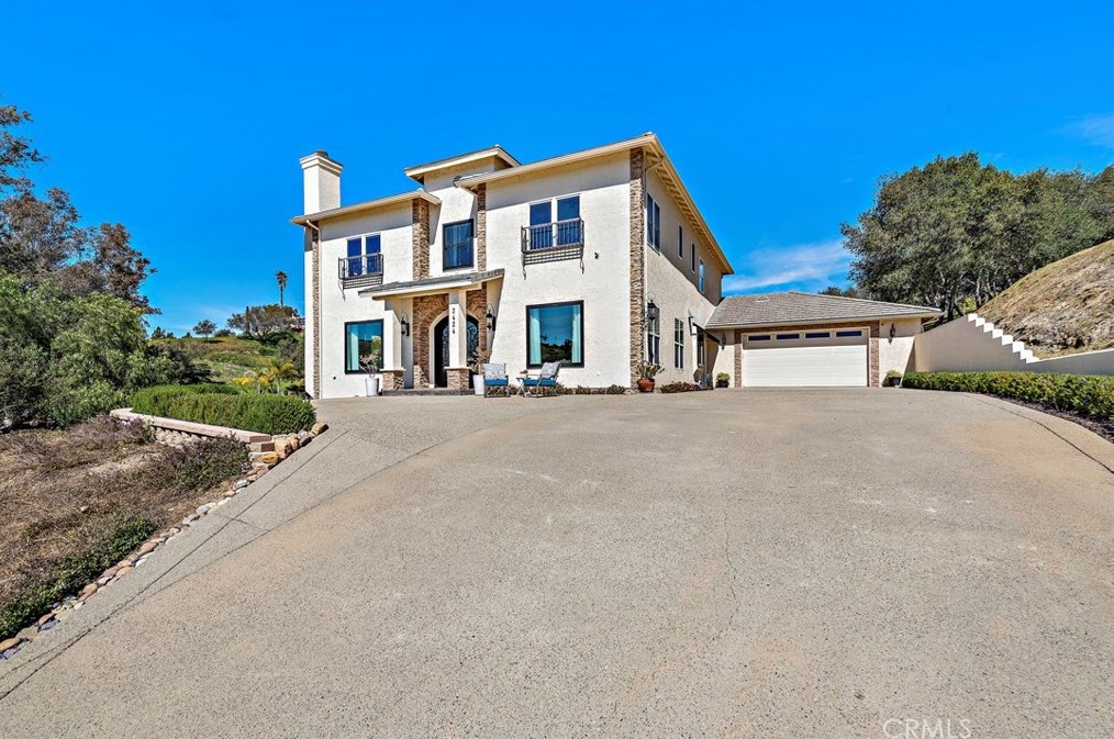 2424 Gird Rd, Fallbrook CA  92028-9687 exterior