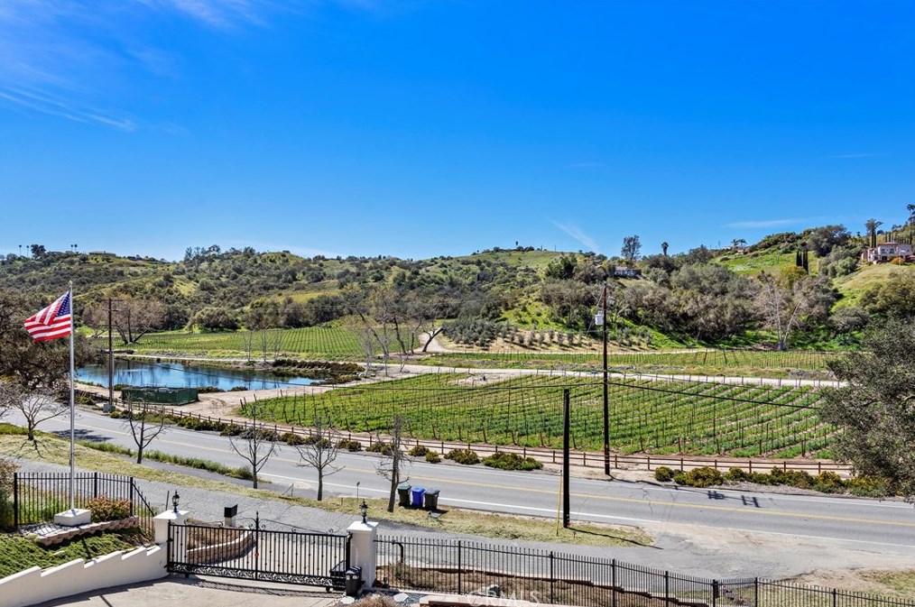2424 Gird Rd, Fallbrook CA  92028-9687 exterior