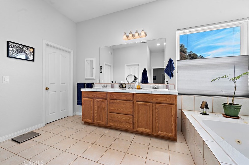 2424 Gird Rd, Fallbrook CA  92028-9687 exterior