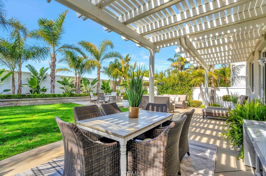 6602 Beachview Dr, Huntington Beach CA  92648-2666 exterior