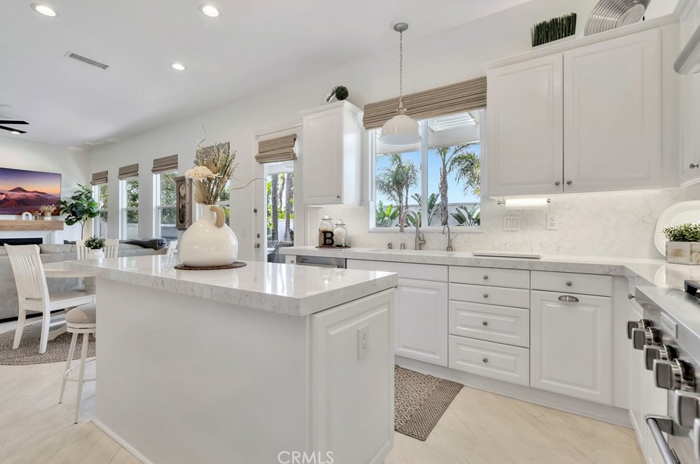 6602 Beachview Dr, Huntington Beach CA  92648-2666 exterior