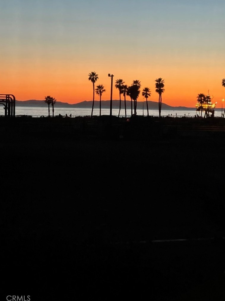 6602 Beachview Dr, Huntington Beach CA  92648-2666 exterior