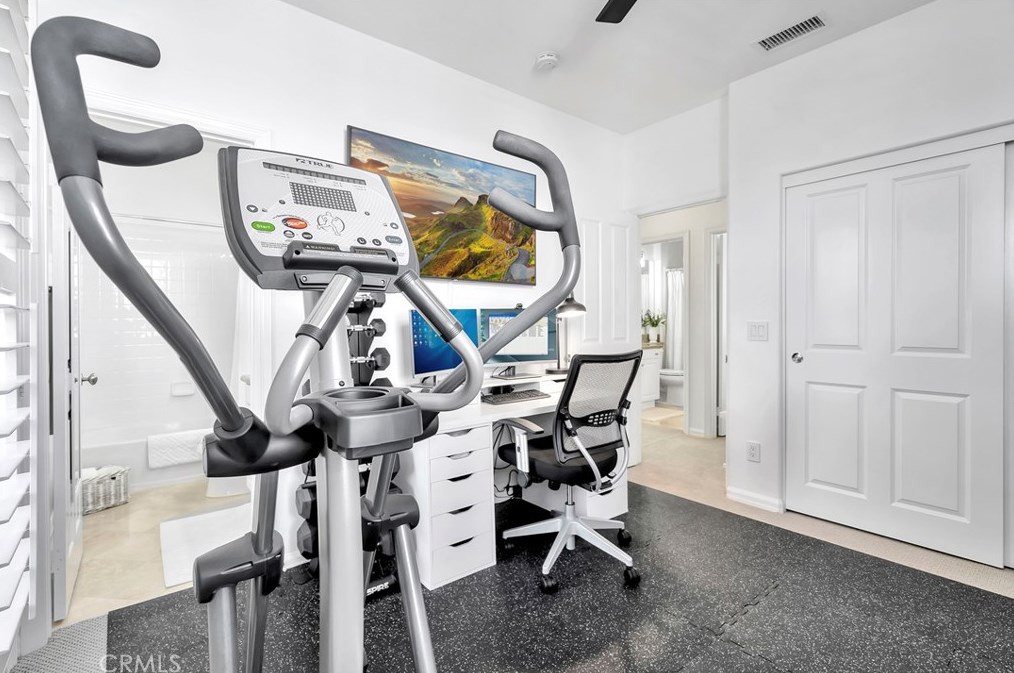 6602 Beachview Dr, Huntington Beach CA  92648-2666 exterior