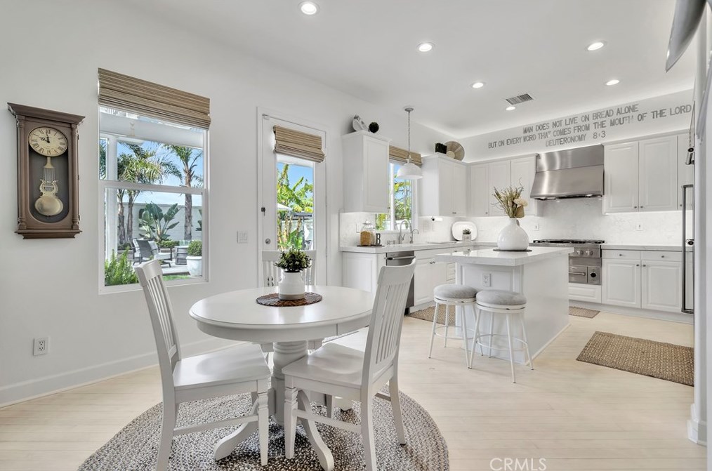 6602 Beachview Dr, Huntington Beach CA  92648-2666 exterior