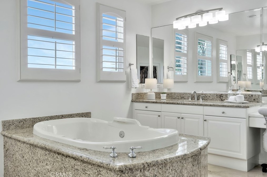 6602 Beachview Dr, Huntington Beach CA  92648-2666 exterior