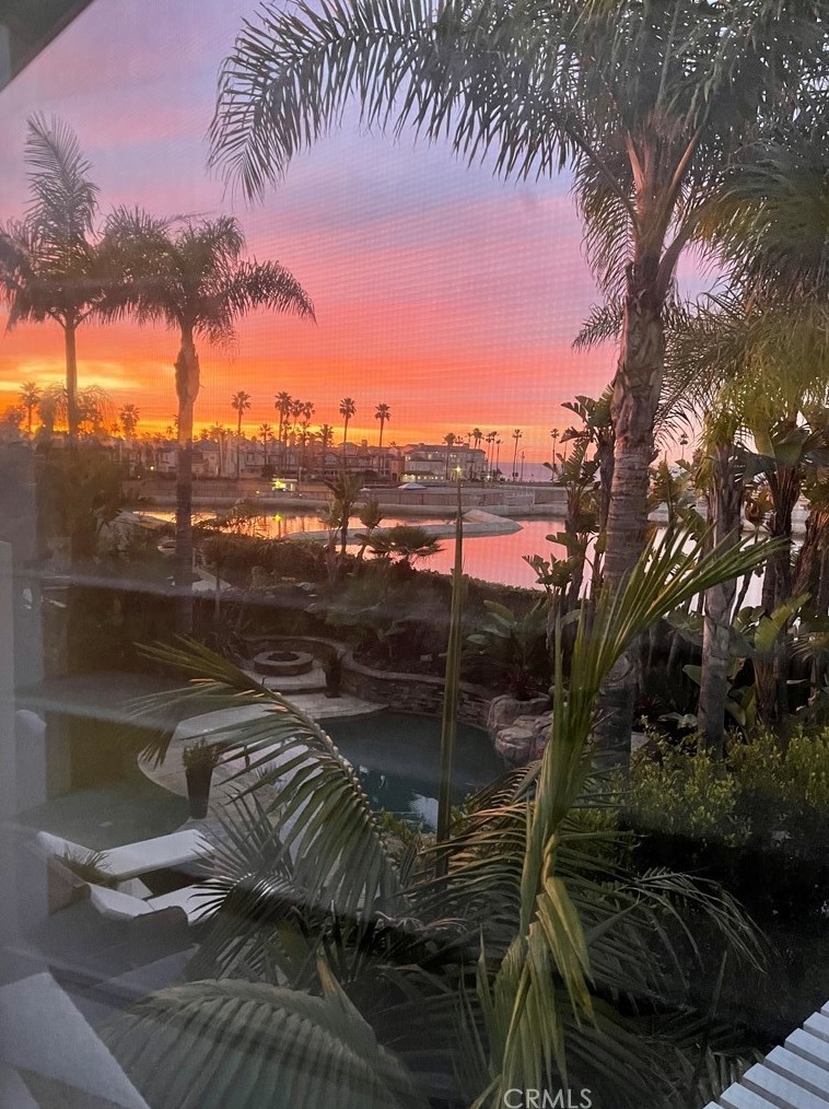 6602 Beachview Dr, Huntington Beach CA  92648-2666 exterior