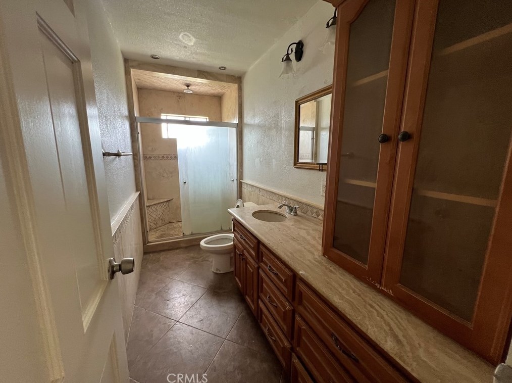 12158 Lakeland Rd, Norwalk CA  90650-1856 exterior