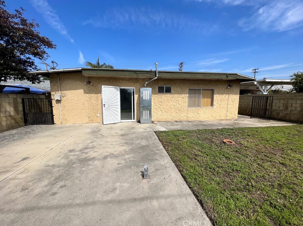 12158 Lakeland Rd, Norwalk CA  90650-1856 exterior