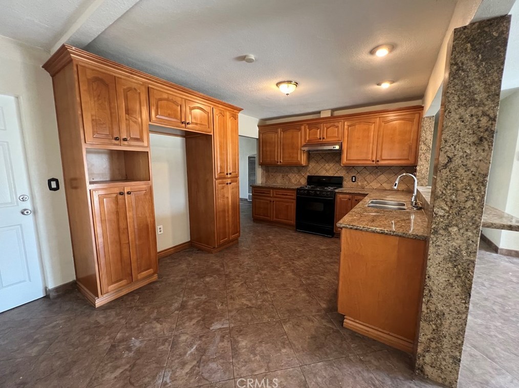 12158 Lakeland Rd, Norwalk CA  90650-1856 exterior