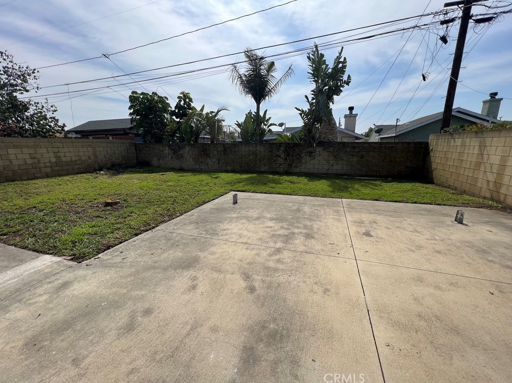 12158 Lakeland Rd, Norwalk CA  90650-1856 exterior