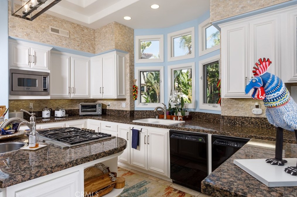 33 Gray Stone Way, Laguna Beach CA  92677-9330 exterior