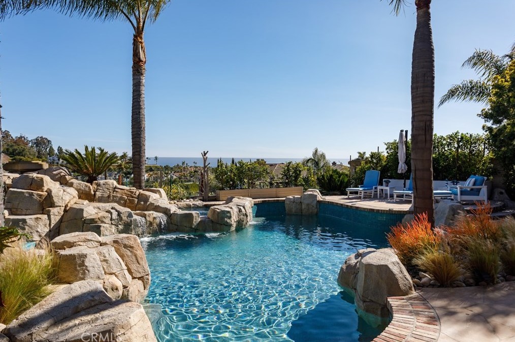 33 Gray Stone Way, Laguna Beach CA  92677-9330 exterior