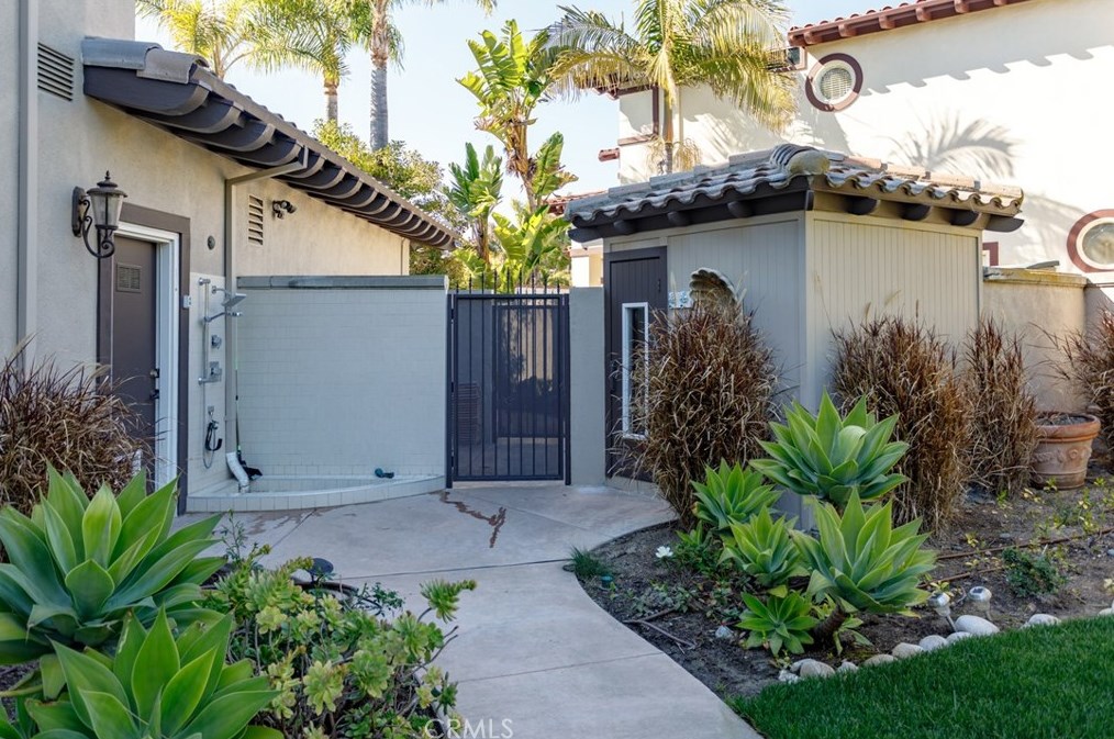 33 Gray Stone Way, Laguna Beach CA  92677-9330 exterior