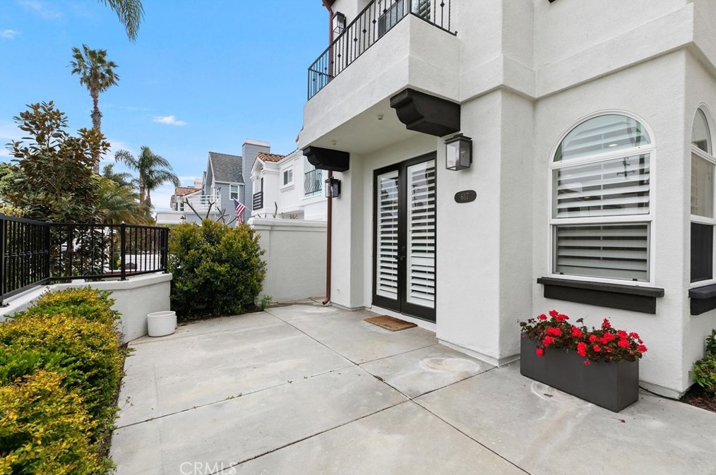 617 8th St, Huntington Beach CA  92648-4632 exterior