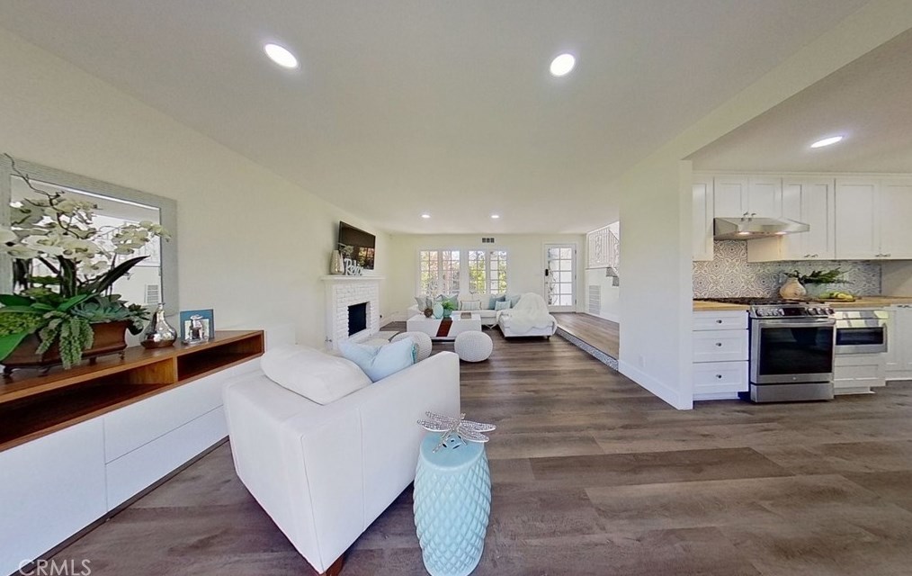 1886 Parkcrest Dr, Costa Mesa CA  92627-4532 exterior