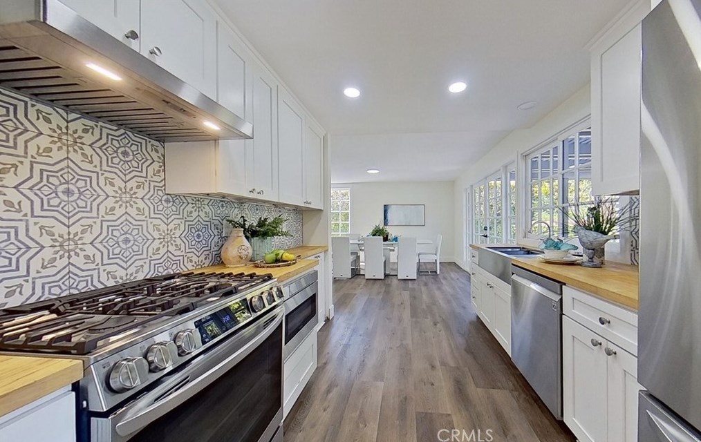 1886 Parkcrest Dr, Costa Mesa CA  92627-4532 exterior