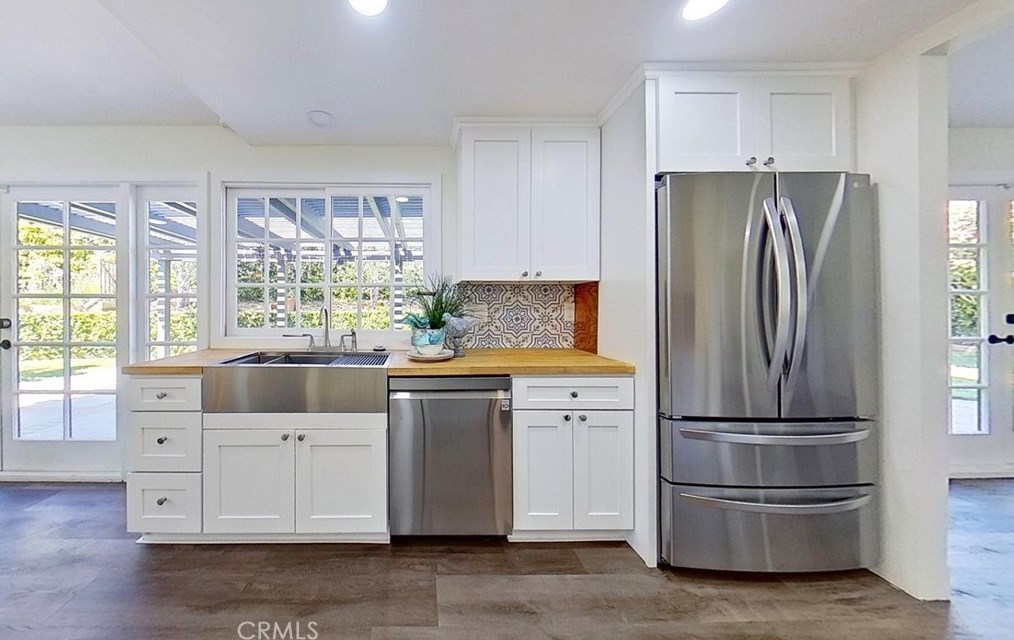 1886 Parkcrest Dr, Costa Mesa CA  92627-4532 exterior