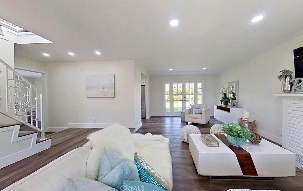 1886 Parkcrest Dr, Costa Mesa CA  92627-4532 exterior