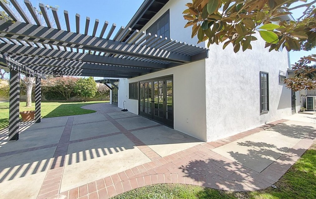 1886 Parkcrest Dr, Costa Mesa CA  92627-4532 exterior