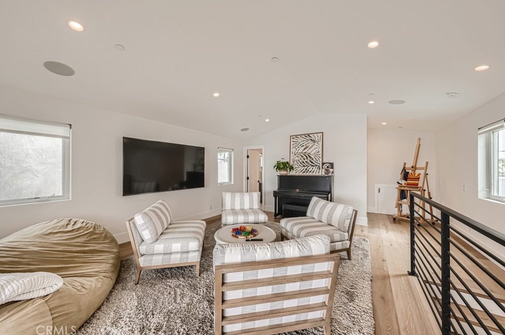 608 13th St, Huntington Beach CA  92648-4085 exterior