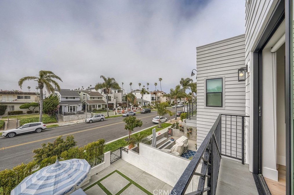 608 13th St, Huntington Beach CA  92648-4085 exterior