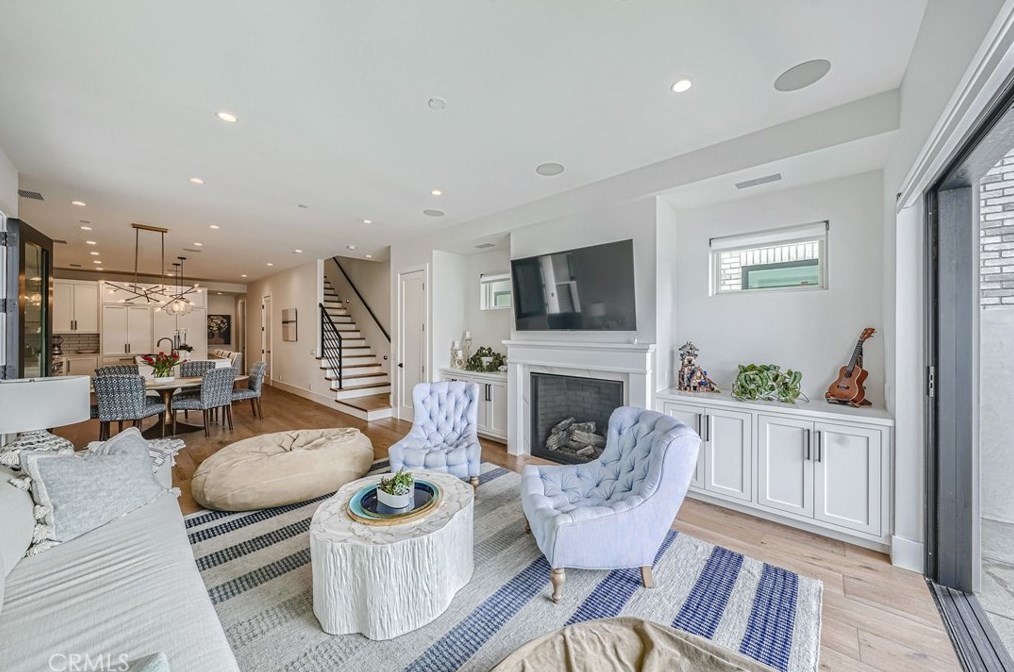 608 13th St, Huntington Beach CA  92648-4085 exterior