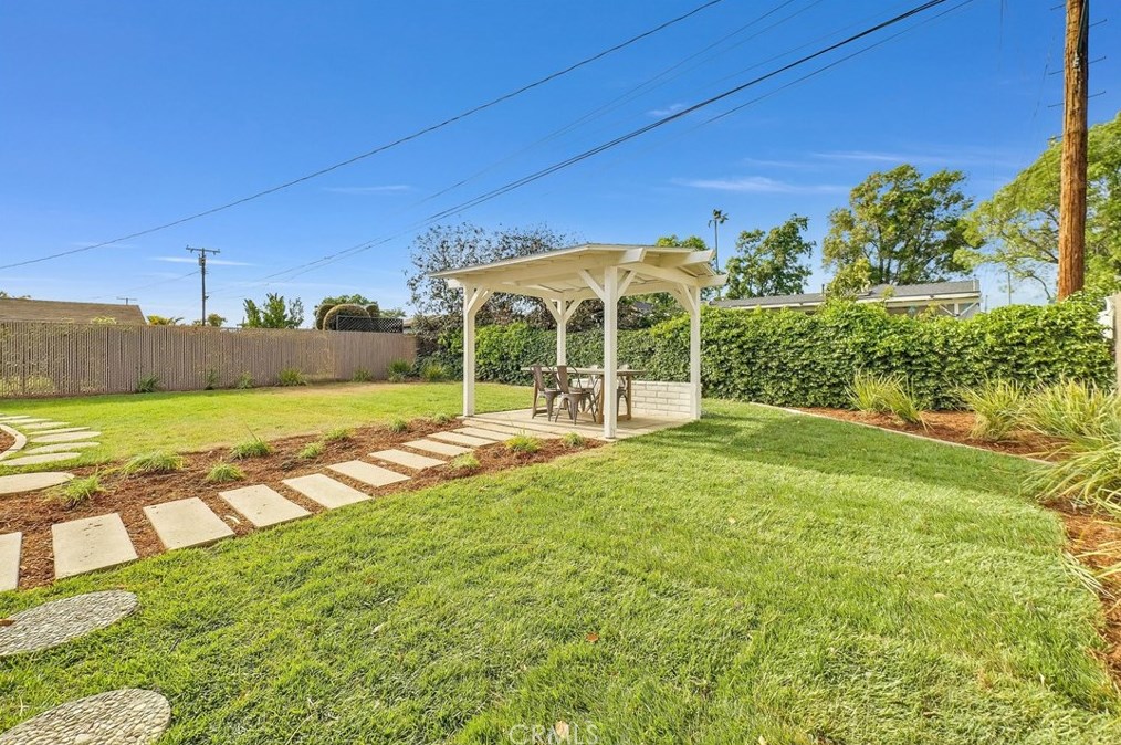 810 E St, Ontario CA  91762-3004 exterior
