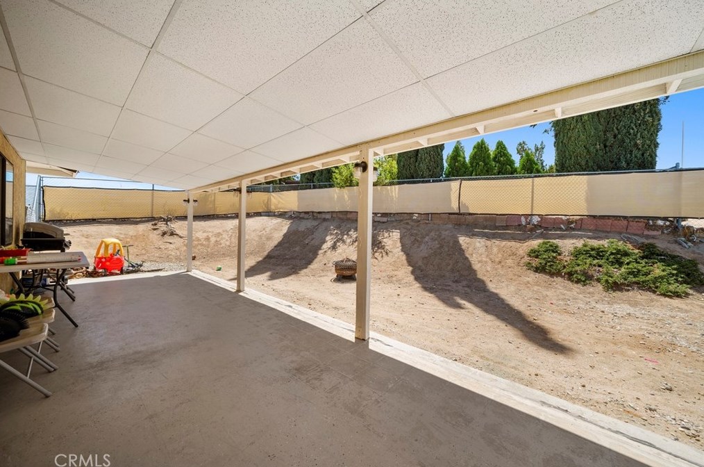 18603 Yucca St, Hesperia CA  92345-6444 exterior