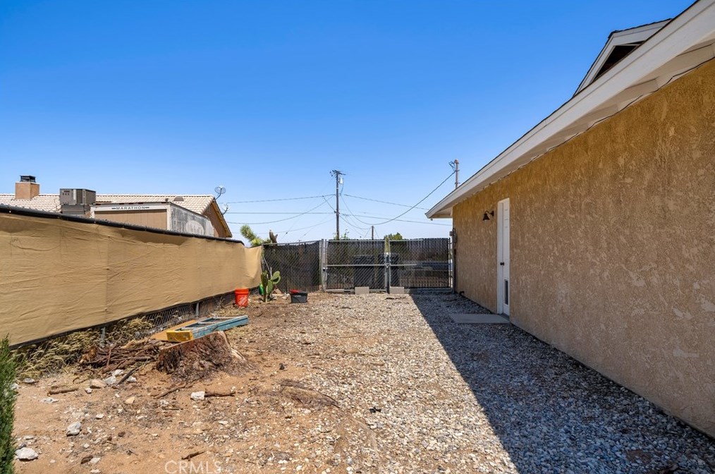 18603 Yucca St, Hesperia CA  92345-6444 exterior