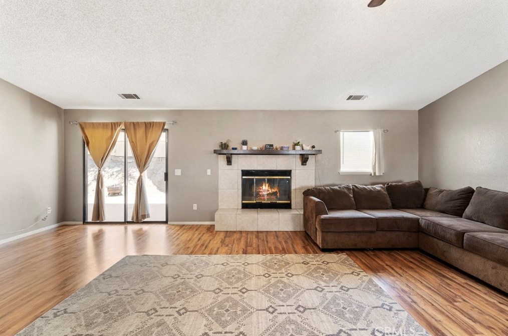18603 Yucca St, Hesperia CA  92345-6444 exterior