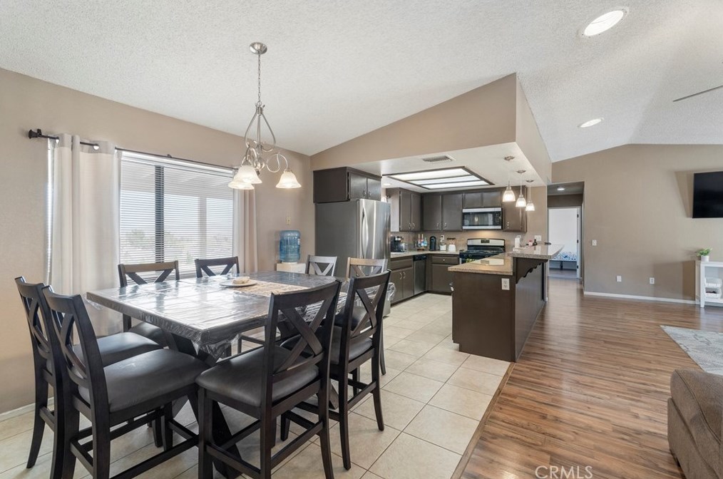 18603 Yucca St, Hesperia CA  92345-6444 exterior