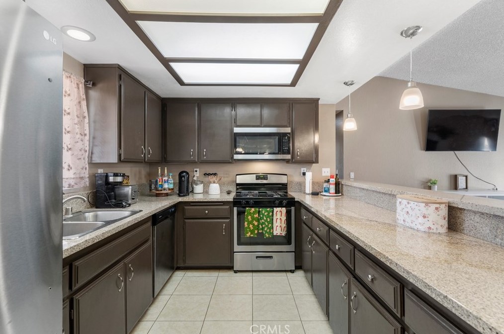 18603 Yucca St, Hesperia CA  92345-6444 exterior