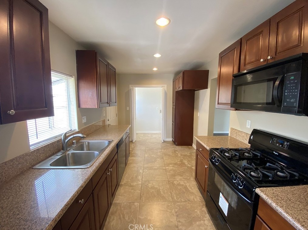9726 Mercedes Ave, Los Angeles CA  91331-5316 exterior