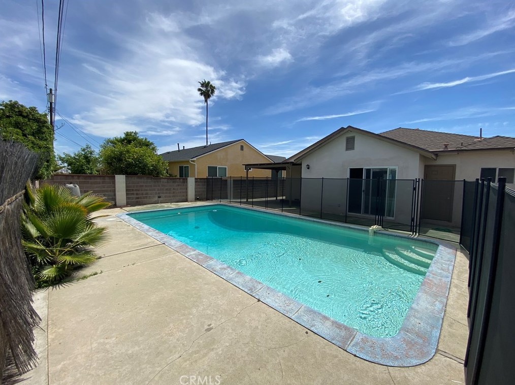 9726 Mercedes Ave, Los Angeles CA  91331-5316 exterior