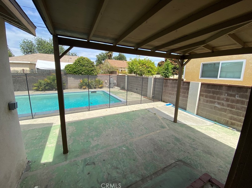 9726 Mercedes Ave, Los Angeles CA  91331-5316 exterior