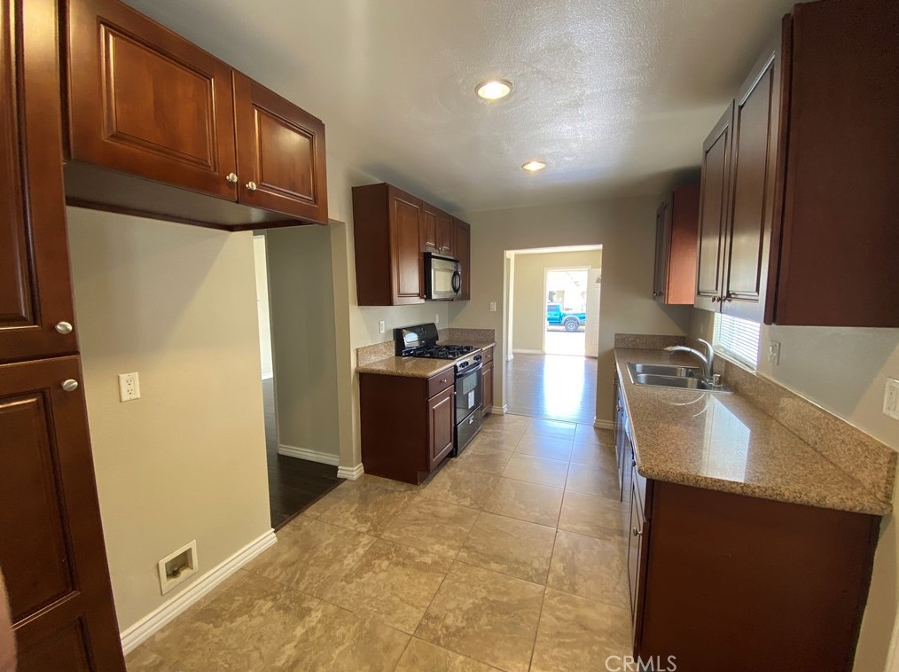 9726 Mercedes Ave, Los Angeles CA  91331-5316 exterior