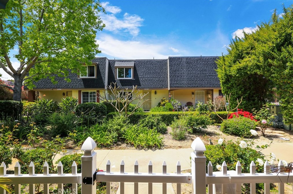 20379 Fee Ln, Huntington Beach CA  92646-5221 exterior