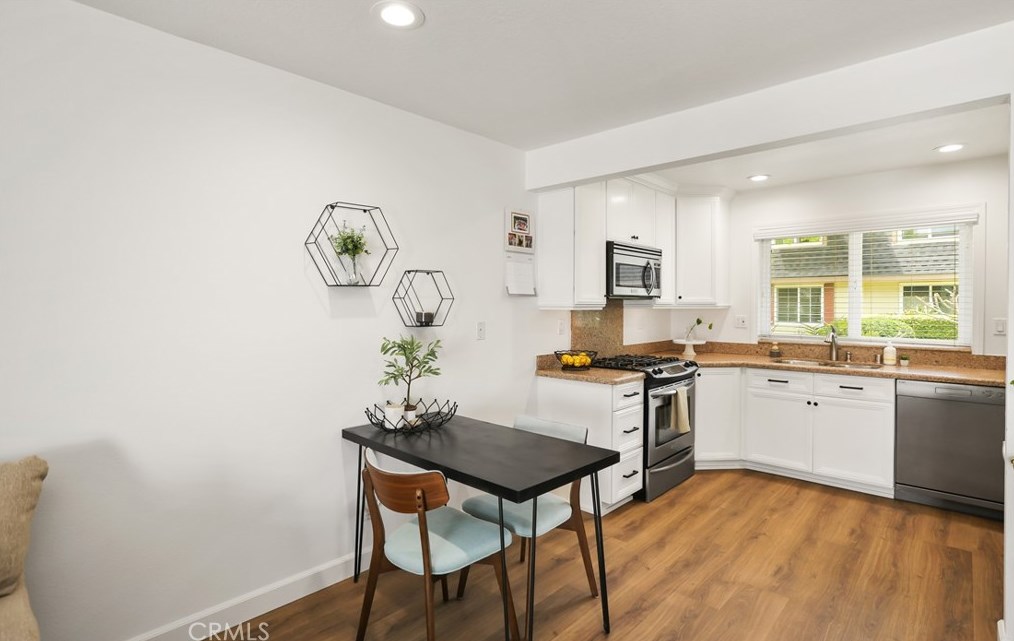 20379 Fee Ln, Huntington Beach CA  92646-5221 exterior